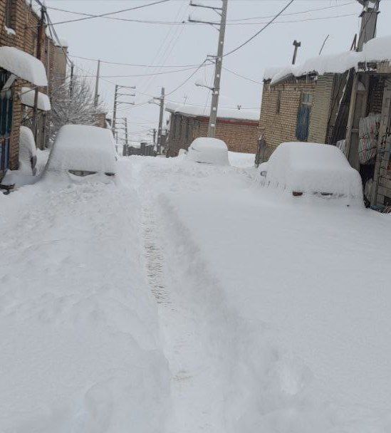 دفن شدن خودروها زیر بارش برف کامیاران+عکس