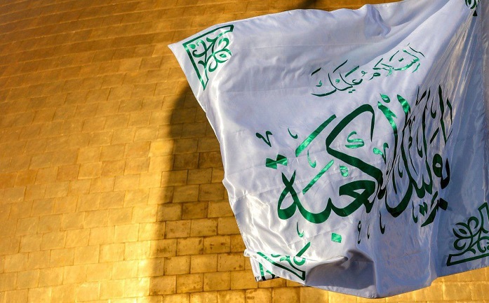 پرچم ولید الکعبة در کنار گنبد طلای امیرالمومنین (ع)+عکس