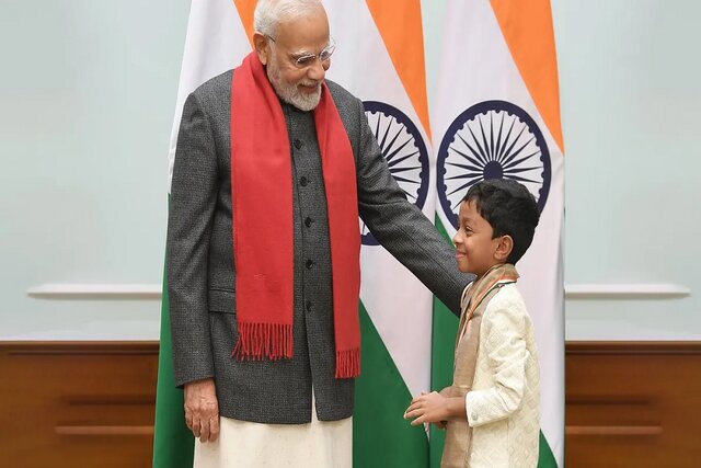 پسربچه هندی که از اینشتین باهوش‌تر است+عکس