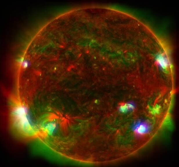 ناسا تصویری عجیب از پرتوهای خورشید را منتشر کرد+عکس