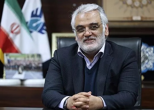 دانشگاه آزاد در خودسازی و نگاه به زن باید پرچمدار باشد