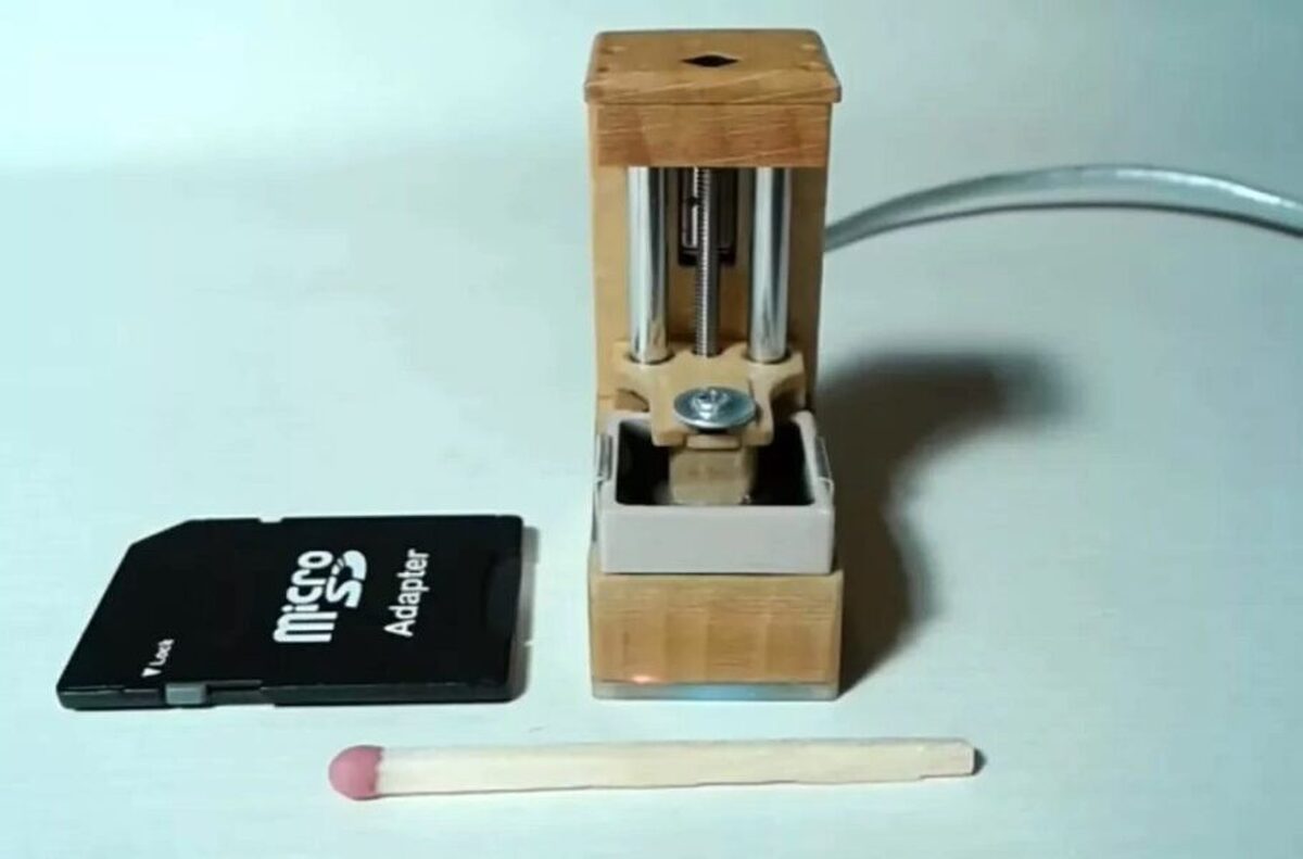 کوچک‌ترین چاپگر سه‌بعدی دنیا که از چوب و پلاستیک ساخته شده+عکس
