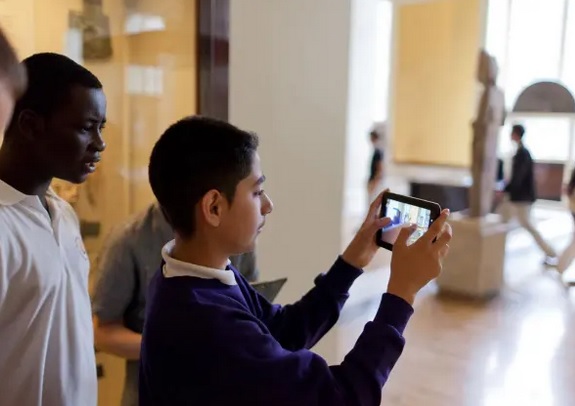نوجوانان خواهان فناوری تعاملی در موزه‌ها هستند