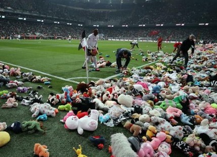 اهدای هزاران عروسک به کودکان زلزله زده ترکیه+عکس
