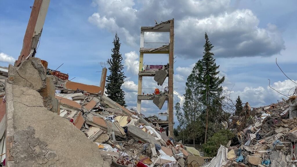 تصویر عجیب از اسکلت یک خانه در زلزله ترکیه+عکس