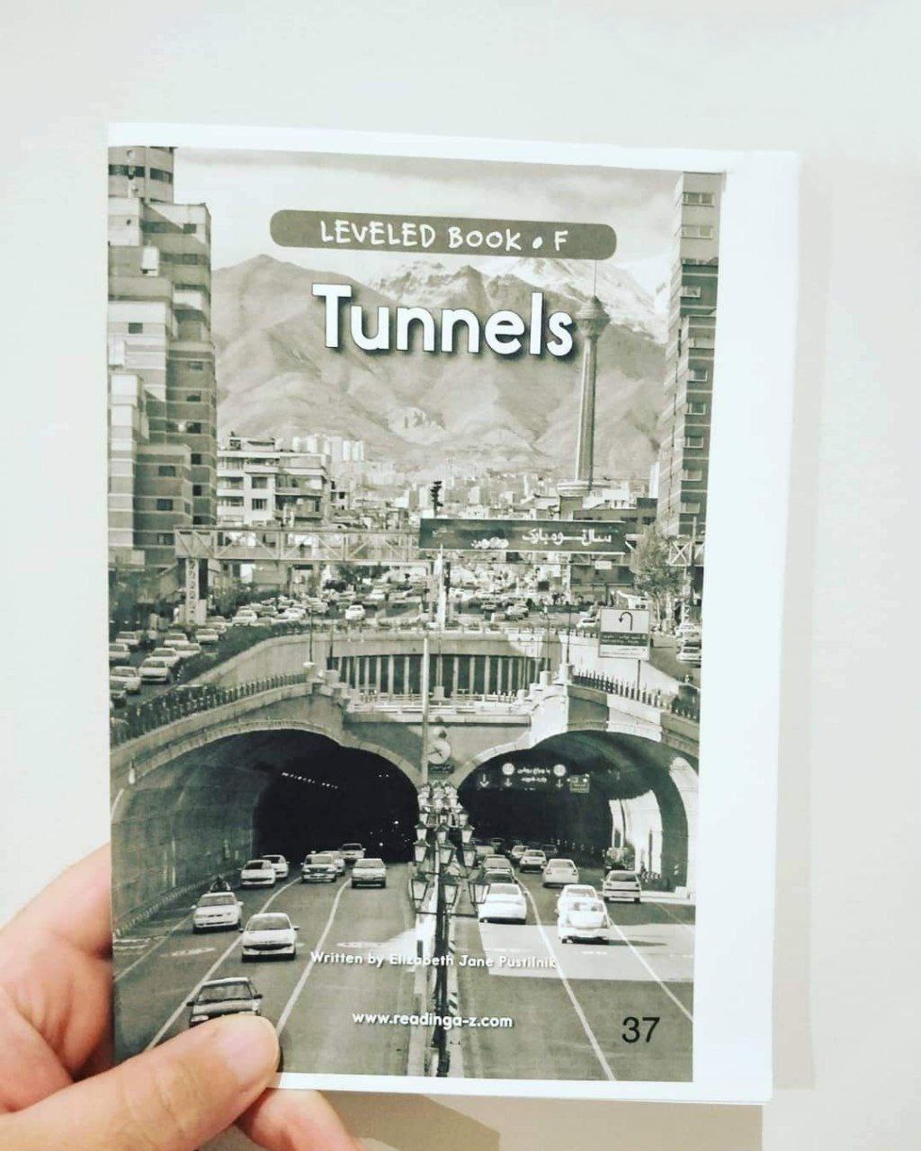 تصویر تونل توحید تهران روی جلد کتابی در استرالیا+عکس