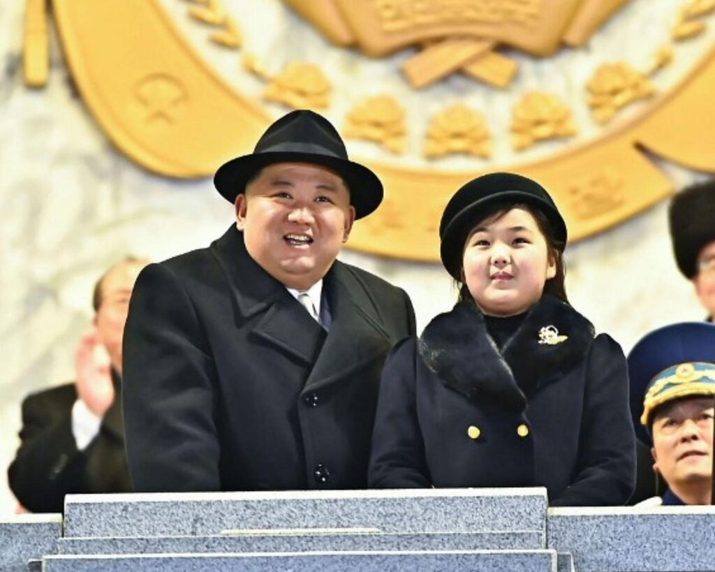 پوشش دختر رهبر کره شمالی جنجالی شد+عکس