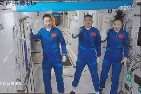 نوجوان ایرانی با فضانورد چینی ارتباط مستقیم برقرار می‌کند