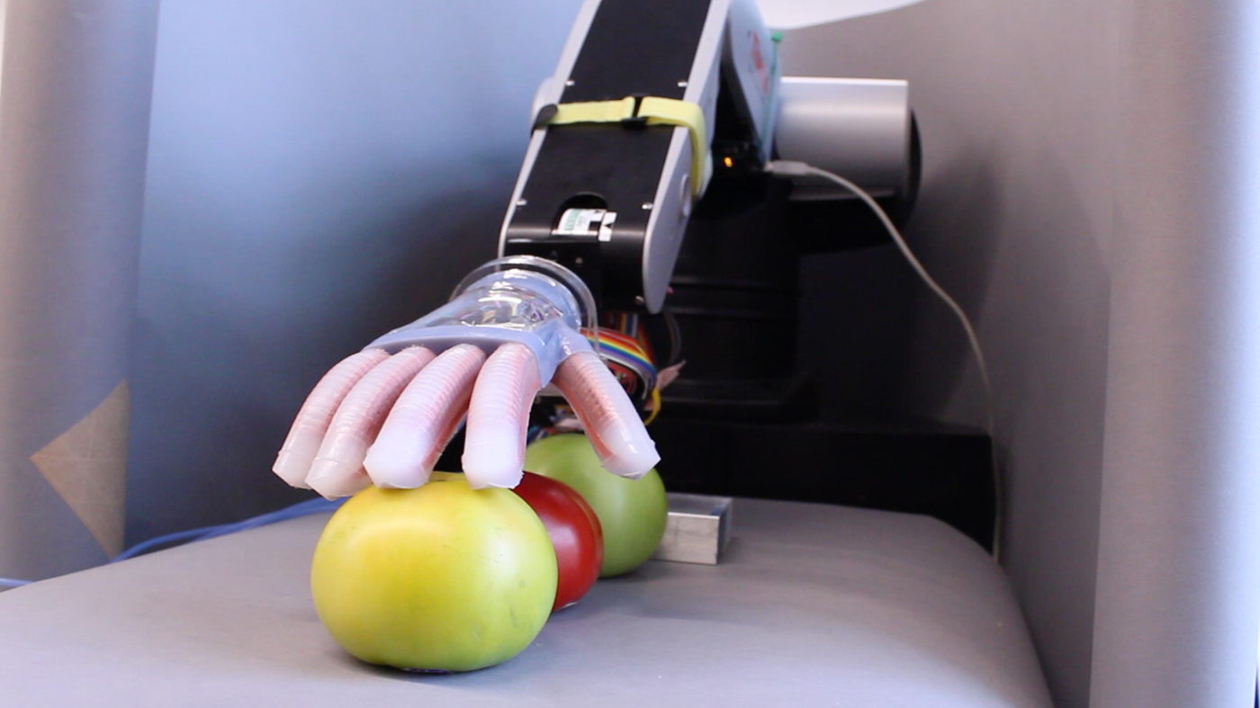 ساخت دست ربات پیشرفته با استفاده از حسگرهای لمسی