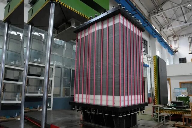 بزرگترین باتری دنیا که می‌تواند  ۶۰۰۰ کیلووات‌ساعت برق تولید کند+عکس