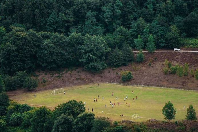 زمین باصفای فوتبال روستای امرِه در ساری+عکس