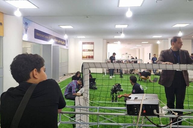 رقابت‌ ۲۳۰ تیم در مسابقات ربات‌های دانش‌آموزی و دانشجویی