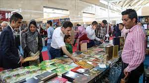 روز داغ نمایشگاه و انتظار مخاطبان برای بازشدن درها