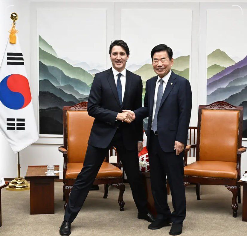 ژست نخست وزیر کانادا در برابر مقام کره‌ای خبرساز شد+عکس