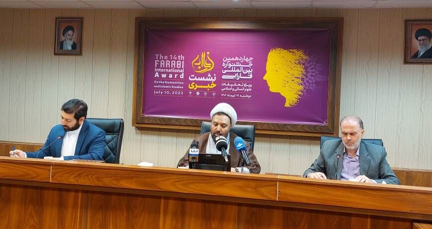 انتقاد رئیس پژوهشگاه مطالعات فرهنگی از برگزاری جشنواره های متعدد در علوم انسانی