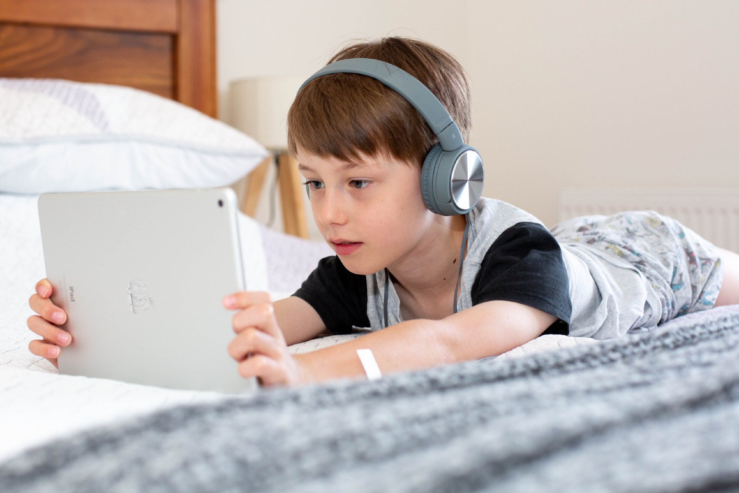 بهبود امنیت آنلاین کودکان با مشارکت در طراحی فناوری