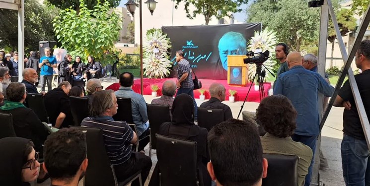 مراسم تشییع پیکر مرحوم  احمدرضا احمدی در کانون پرورشی آغاز شد