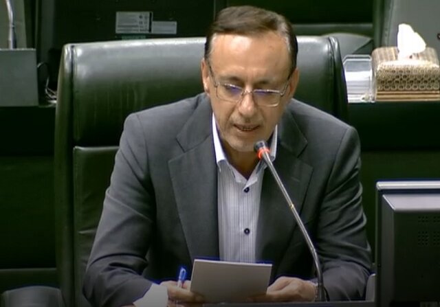 وحیدی: برای کمبود معلم در ابتدای مهرماه فکری شود