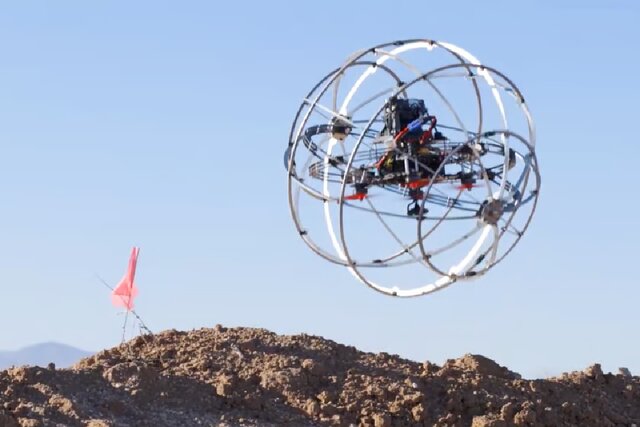 توپ بزرگ رباتیکی که می‌تواند از روی موانع پرواز کند+عکس