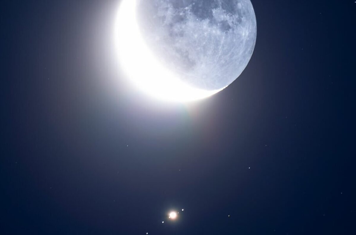تصویر زیبای ناسا از دیدار ماه با سیاره مشتری+عکس