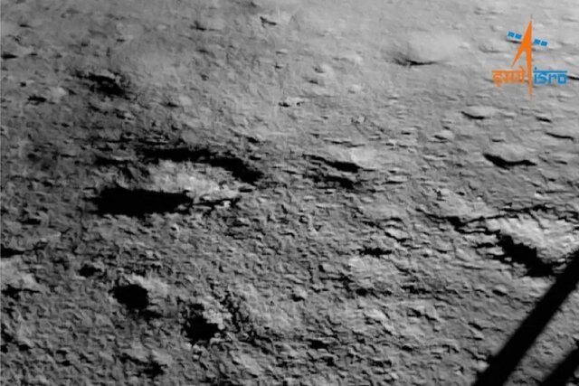 اولین تصویر کاوشگر هند از قطب جنوب ماه ارسال شد+عکس