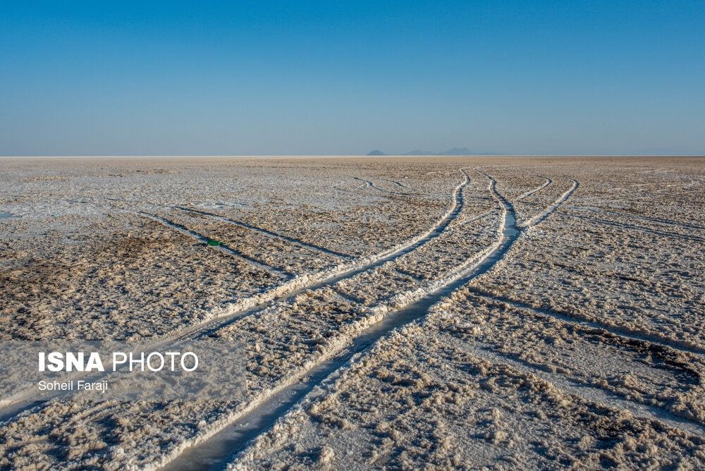 تصاویر تازه از دریاچه ارومیه خشک شده+عکس
