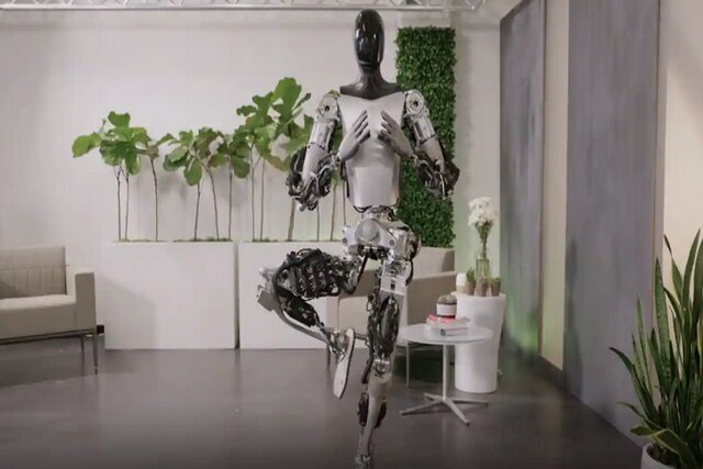 ربات انسان نمای تسلا همه را به وحشت انداخت+عکس