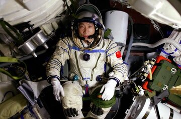 پرتاب موفقیت آمیز سرنشین دار چین به فضا+عکس