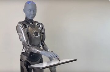 ربات انسان نمایی که می‌تواند رویاپردازی کند+عکس