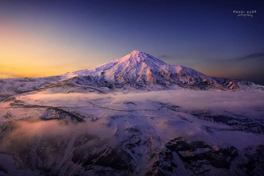 تصویر رویایی از قله دماوند هنگام طلوع خورشید+عکس