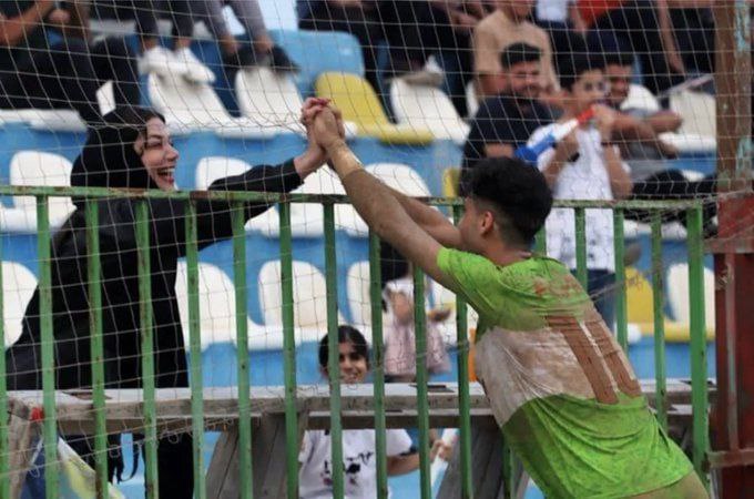 شادی گل متفاوت فوتبالیست ایرانی در کنار مادرش+عکس