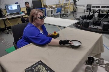 ساخت عینکی که نابینایان می‌توانند با آن دنیا را ببینند+عکس