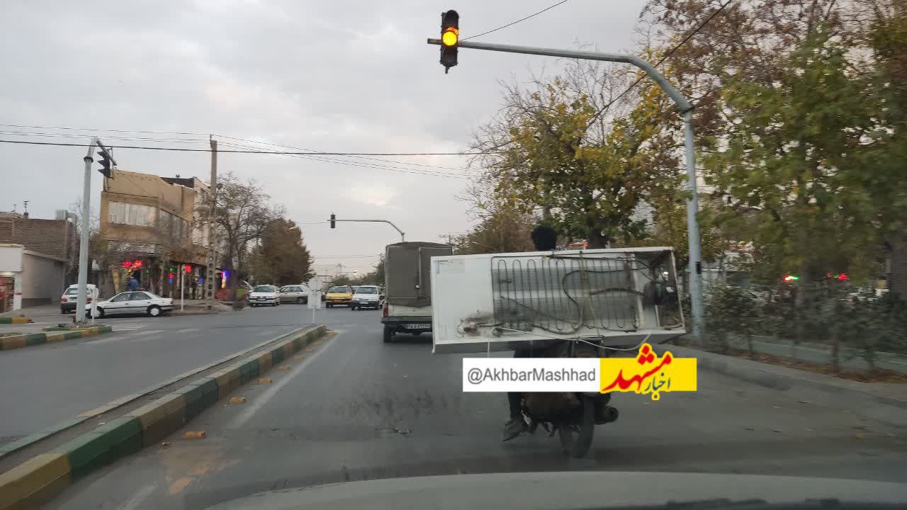 حرکت عجیب مرد موتورسوار در خیابان‌های مشهد+عکس