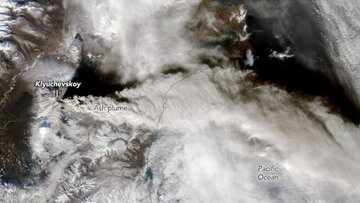 فوران آتشفشان در روسیه از فضا دیده شد+عکس