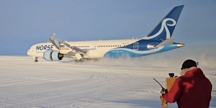 فرود شگفت انگیز هواپیما در قطب جنوب