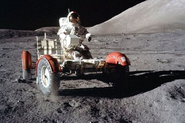 چیز زشتی که فضانوردان روی ماه جا گذاشتند