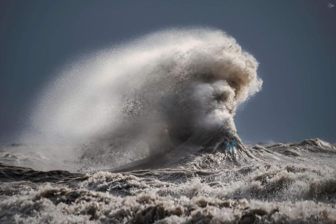 تصویر بی‌نظیر از امواج خشمگین دریا+عکس
