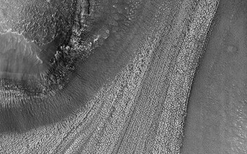 ظهور اشکال عجیب و غریب روی خاک مریخ+عکس