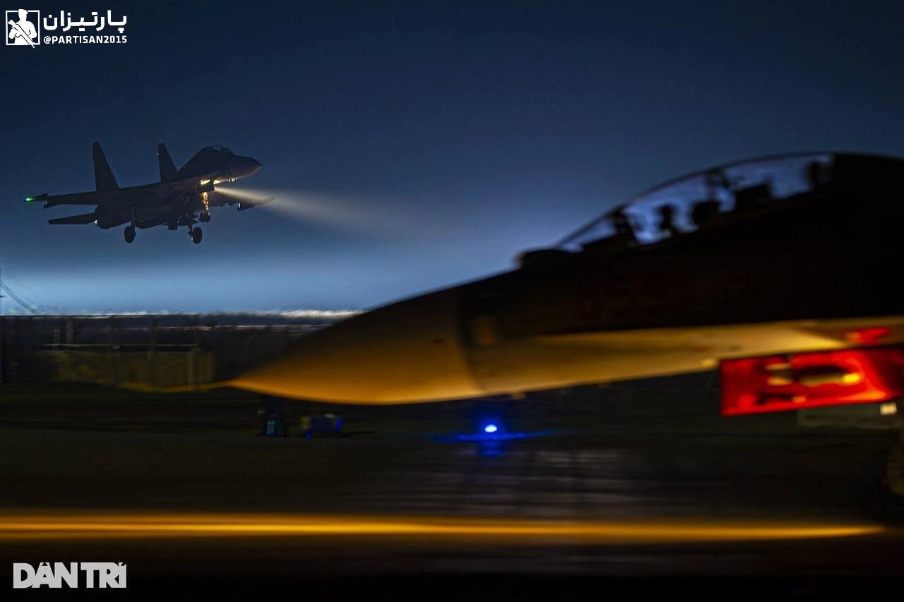 پرواز جنگنده‌های سوخو در شب+عکس