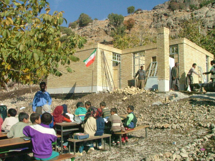 جذب ۷۰ هزار نیرو در مدارس/ توزیع شیر در مدارس ۲۱ استان کشور 