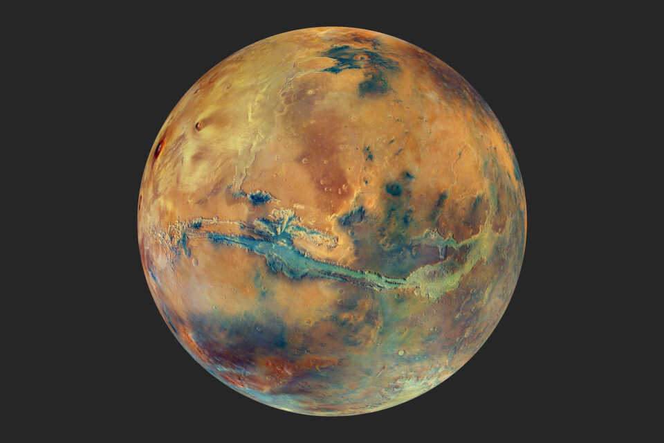 تصویری از مریخ با رنگی عجیب که به عمرتان ندیده‌اید+عکس