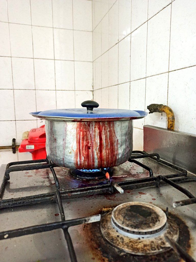 تصویر عجیب از غذا پختن در یک خوابگاه دانشجویی+عکس