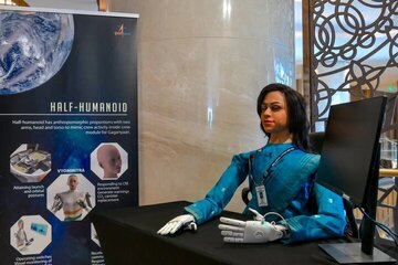 زن انسان‌نمای رباتیک هندی با این قیافه به فضا می‌رود+عکس