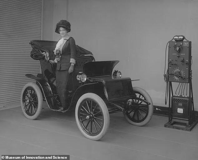 خودروی الکتریکی که مردم یک قرن پیش سوار می‌شدند+عکس