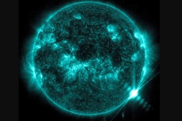 تصویر کمیابی که ناسا از لحظه خشم خورشید ثبت کرد+عکس