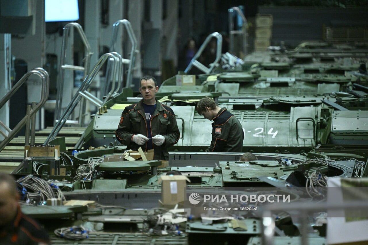تصویر دیدنی از خط تولید تانک در روسیه+عکس