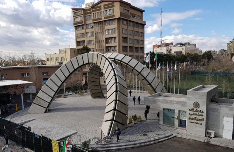 حمایت دانشگاه صنعتی امیرکبیر از برگزاری نمایشگاه‌های دانشجویی