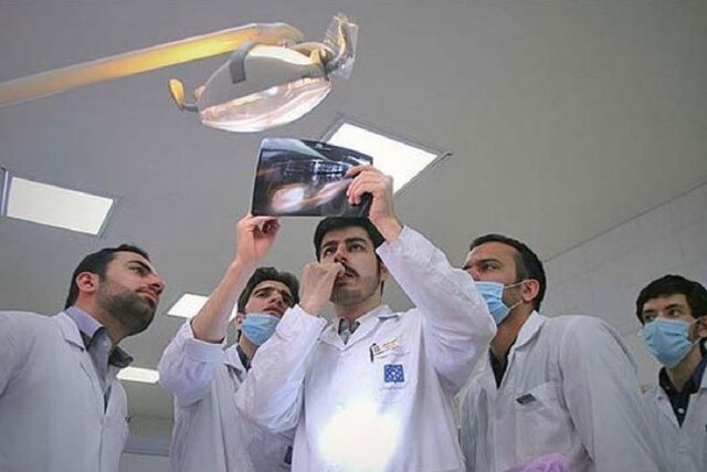 به شدت نگران افت کیفیت آموزش پزشکی هستم/ مسئولان این نگرانی را جدی بگیرند