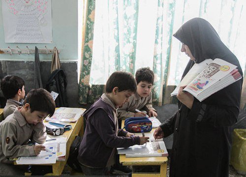 عزت‌نفس و سبک‌های اسنادی چه رابطه‌ای با خودناتوان‌سازی دانش‌آموزان دارد؟