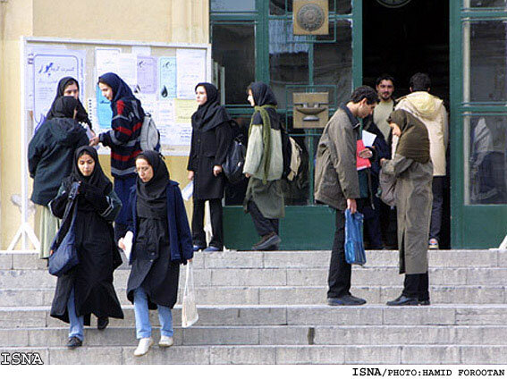 برای ایجاد رفاه و کرامت انسانی باید از دانشگاهیان کمک گرفت برای ایجاد رفاه و کرامت انسانی باید از دانشگاهیان کمک گرفت